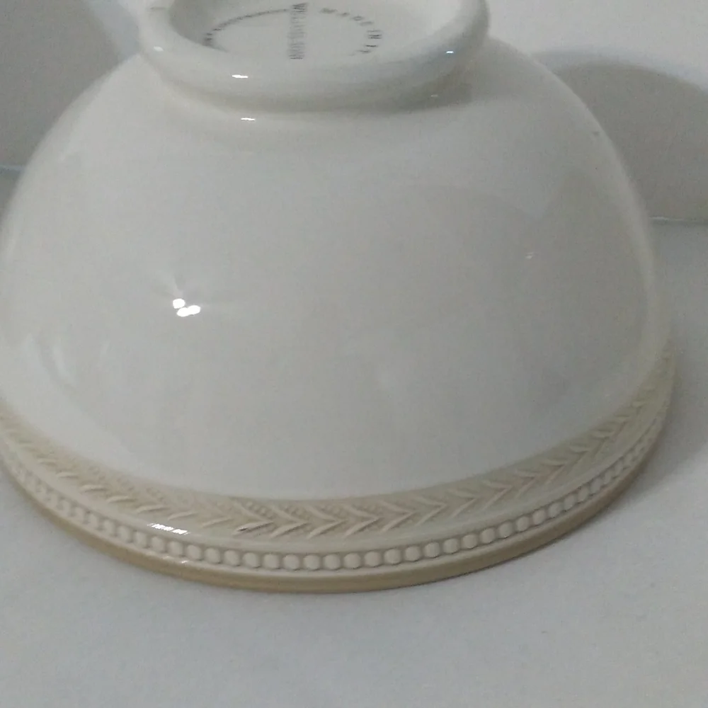 Williams-Sonoma Ivory / Beige Bowl